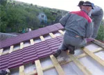 Как крепить металлочерепицу на крыше