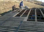 Как сделать демонтаж шифера – как правильно снять материал с крыши