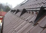 Как сделать снегозадержание на крыше из металлочерепицы – выбор снегозадержателей и правила установки