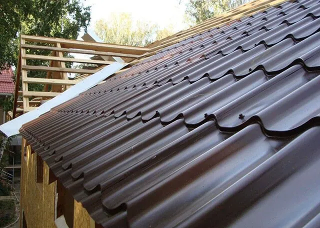 Монтаж крыши из металлочерепицы своими руками — пошаговая инструкция для чайников