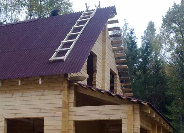Как и чем обшить фронтон крыши дома: обзор способов