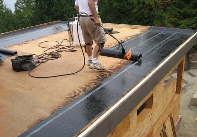 Как покрыть крышу гаража рубероидом?
