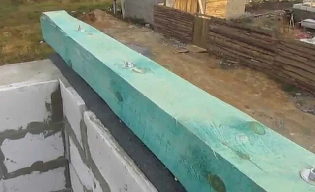 Крепление мауэрлата к газобетону: как закрепить без армопояса, как крепить  на газобетон, установка мауэрлатного бруса крыши на стене