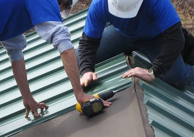 Монтаж крыши гаража из профнастила: основы строительства