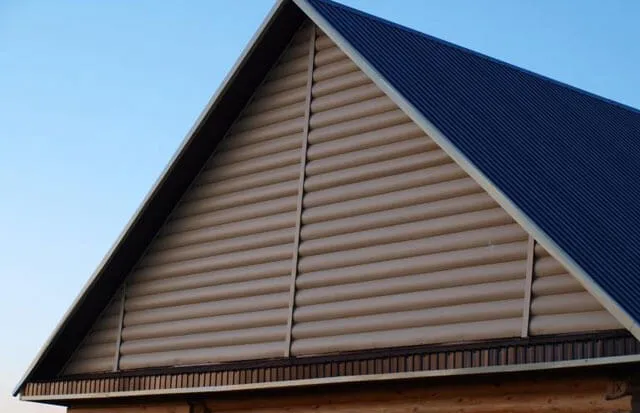Рубленый фронтон в деревянном доме - полезные статьи о деревянном доме
