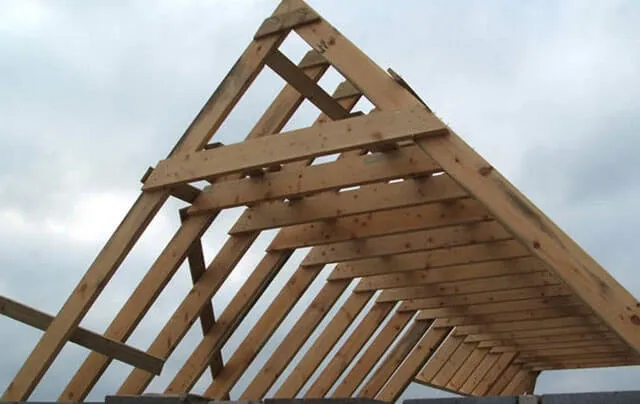 Устройство стропильной системы двухскатной крыши: конструкция и узлы .